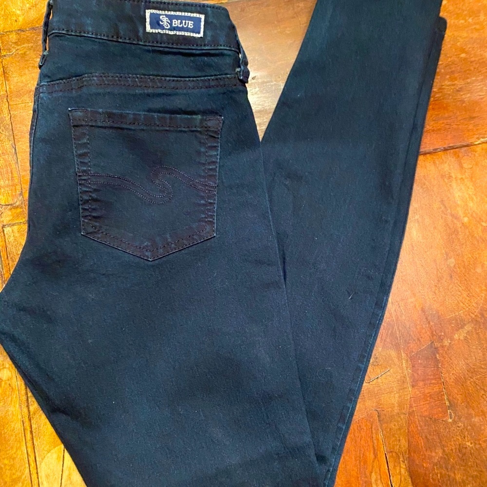 🦙4for$20 STS Blue size 5 skinny dark blue jeans.